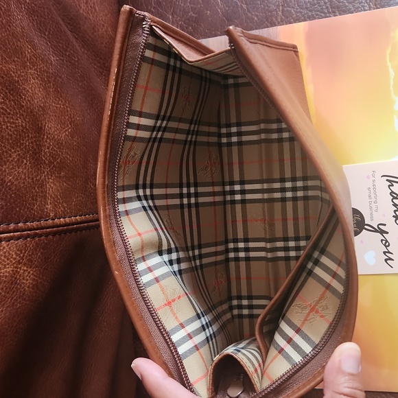 Burberry ( Burberrys ) Vintage Leather Clutch *OPEN TO REASONABLE OFFRRS* - Picture 3 of 11